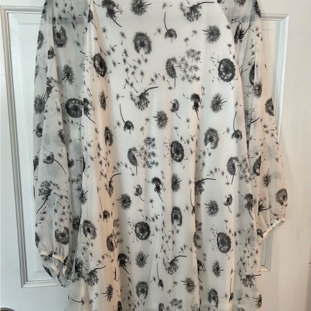 Roz & Ali Black and White Floral Blouse - Picture 2 of 3